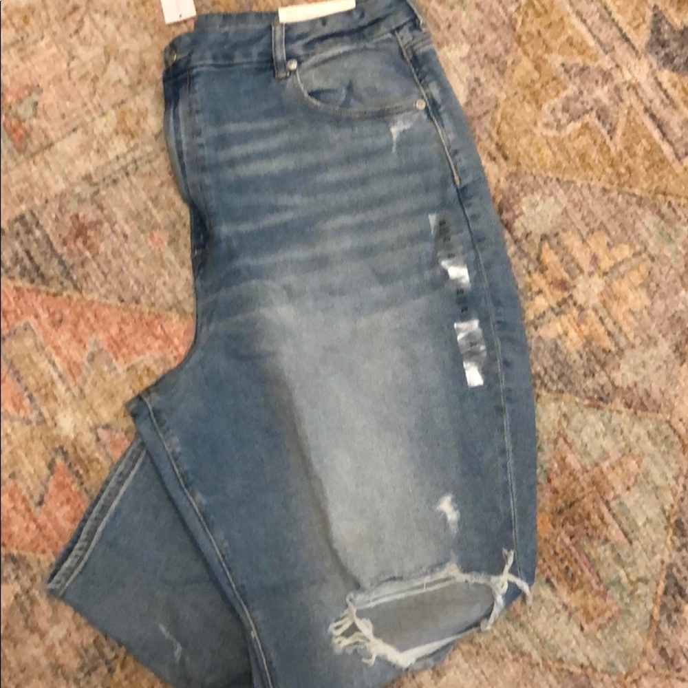 AE Curvy Mom Jean